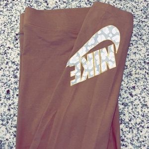 Nike leggings with nike logo on the leg size 2x